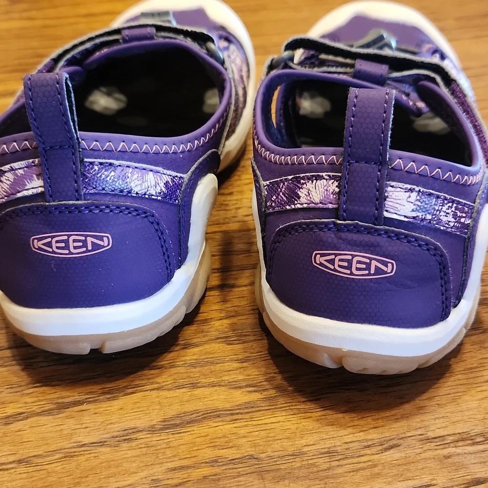 Keen Closed Toe Fisherman Comfort Purple Sandals Size 5
